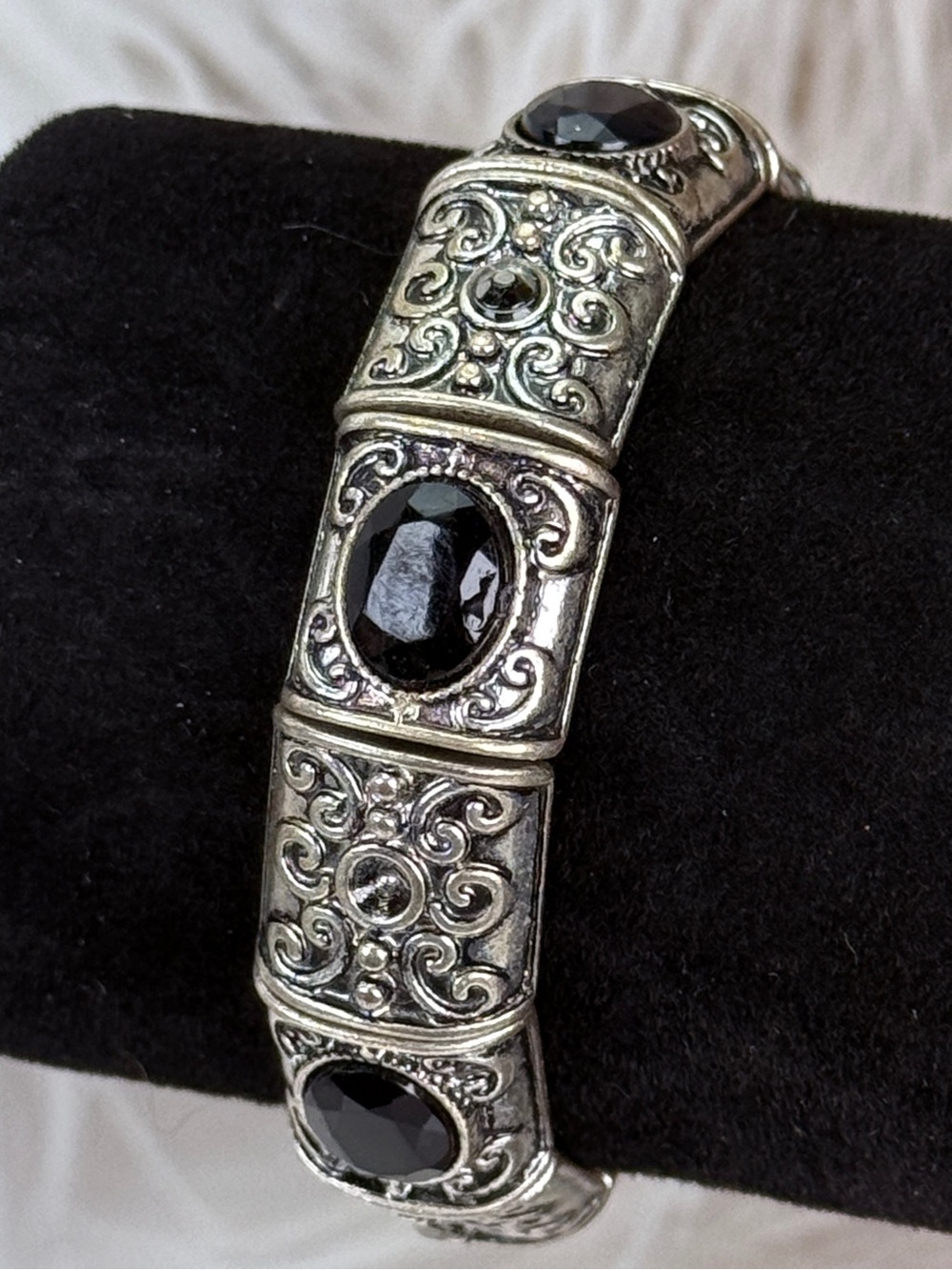Vintage Silvertone Stretch Bracelet with Black Accents